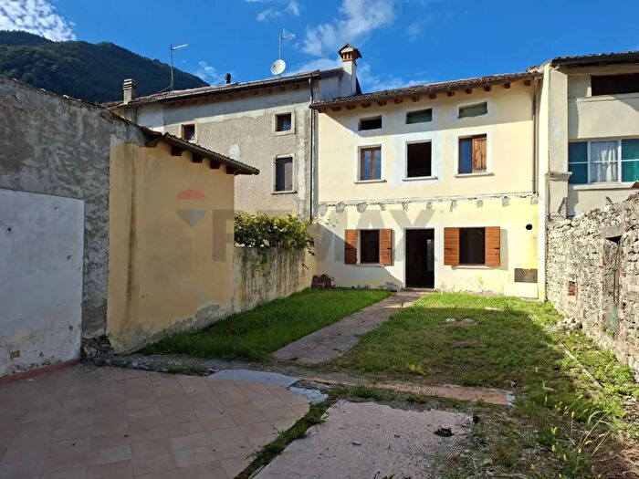 Casa con 6 locali in vendita in Via Cal De Cros, Follina