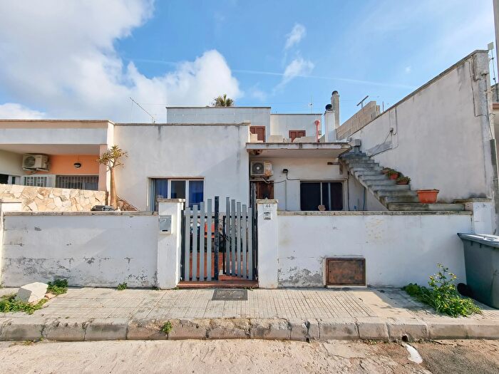 Casa quadrilocale in vendita in Torre San Giovanni, Ugento