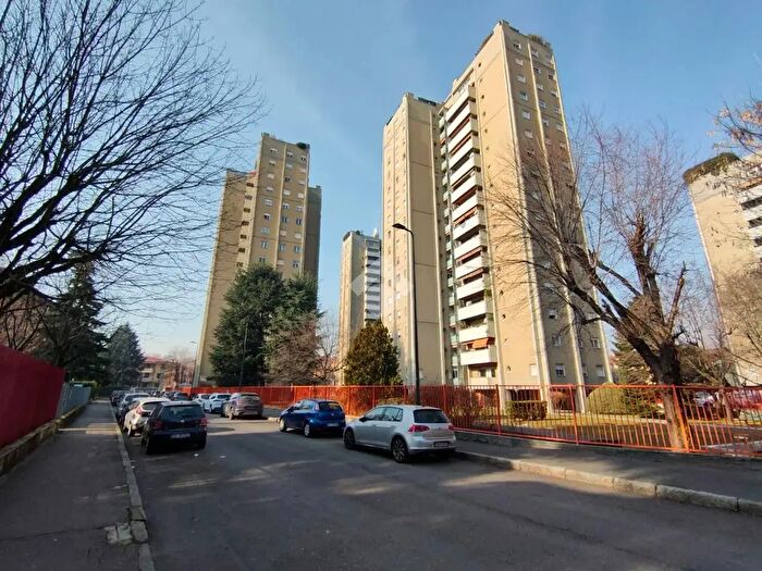 Appartamento quadrilocale in vendita in Via Lanfranco della Pila, Milano