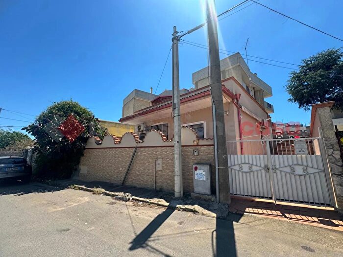 Casa quadrilocale in vendita in Via Basento, Pulsano