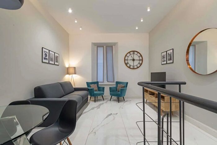 Appartamento monolocale in affitto in Via della Moscova, Milano