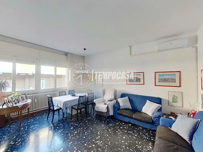 Casa quadrilocale in vendita in Viale Repubblica, Cabiate