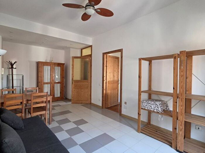 Appartamento trilocale in affitto in Via Bordighera, Famagosta, Milano