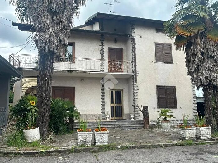 Casa quadrilocale in vendita in Via F Radaelli, Pontirolo Nuovo
