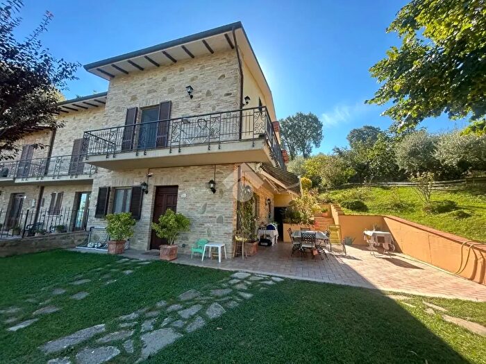 Casa quadrilocale in vendita in Via Montesanto, Torgiano