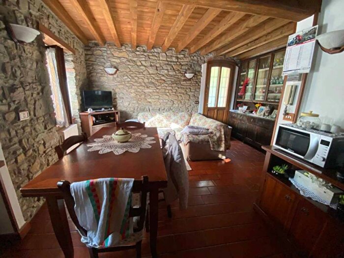 Casa con 5 locali in affitto in Via Franceschini, Castelnuovo Ne Monti, Castelnovo Ne Monti