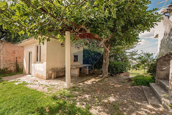Casa con 8 locali in vendita in XX Settembre, Montecarotto