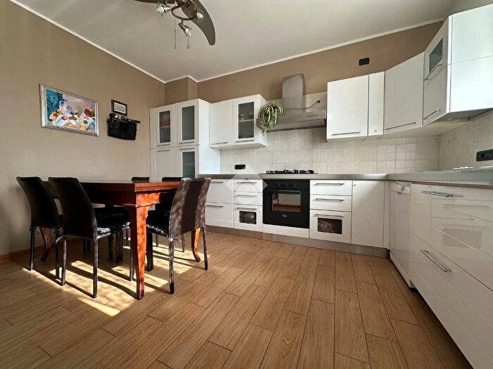 Appartamento quadrilocale in vendita in Via Roma, Bussolengo