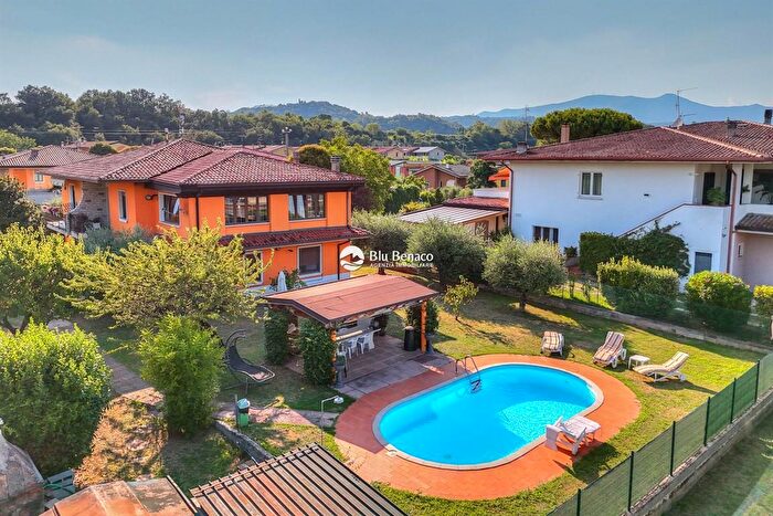 Casa con 10 locali in vendita in Via Dante Alighieri, Puegnago Sul Garda