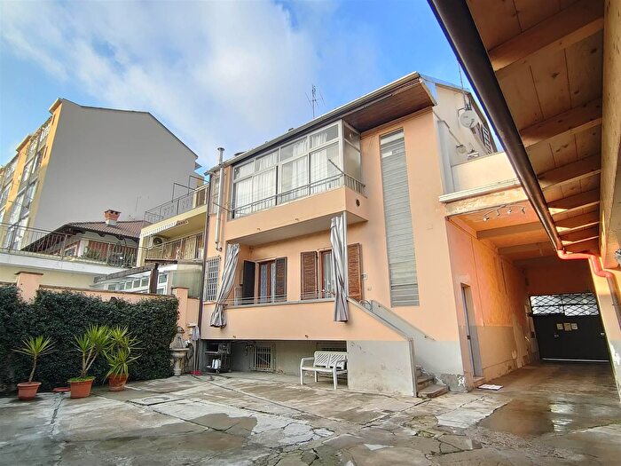 Appartamento con 17 locali in vendita in Via Camillo Riccio, Torino