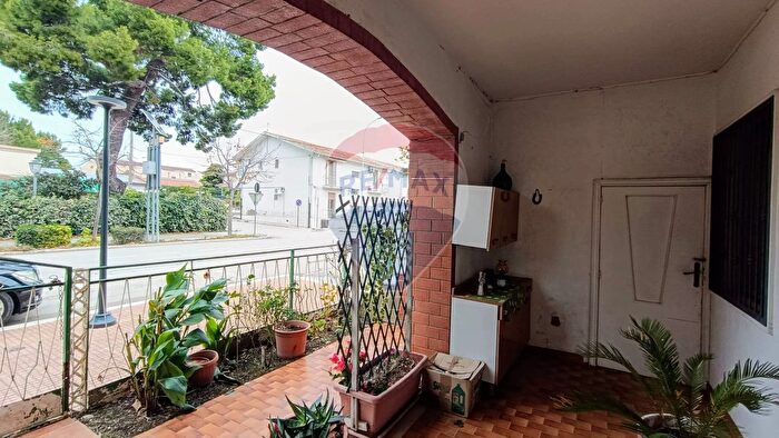 Casa quadrilocale in vendita in Via Roma, Castelluccio Dei Sauri