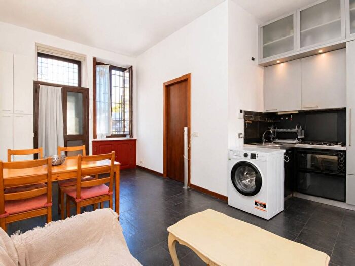 Appartamento bilocale in affitto in Via Giacomo Watt, Barona, Milano