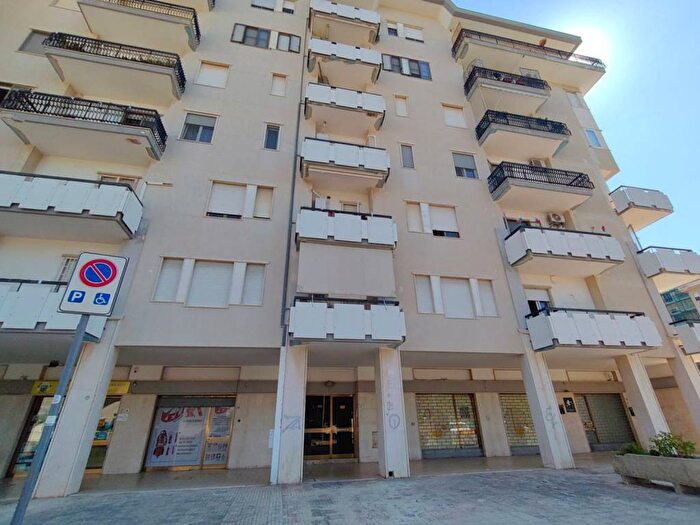 Appartamento trilocale in affitto in Salesiani Caliò, Lecce