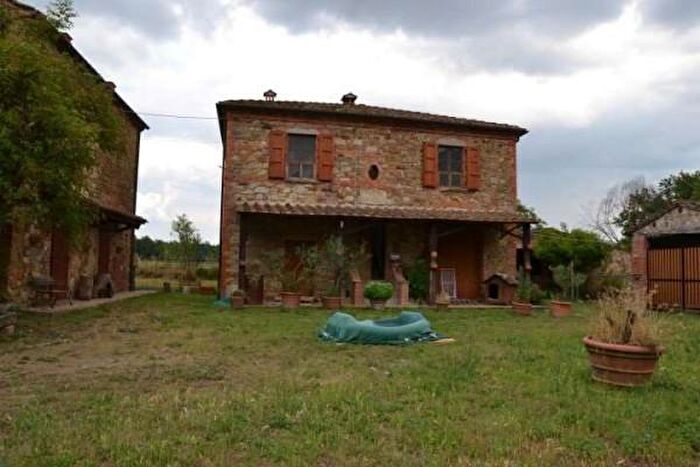 Casa con 6 locali in vendita in Lucignano