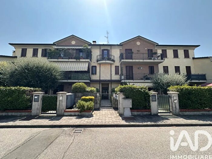 Appartamento trilocale in vendita in Via Crisitna Trivulzio, Mirandola