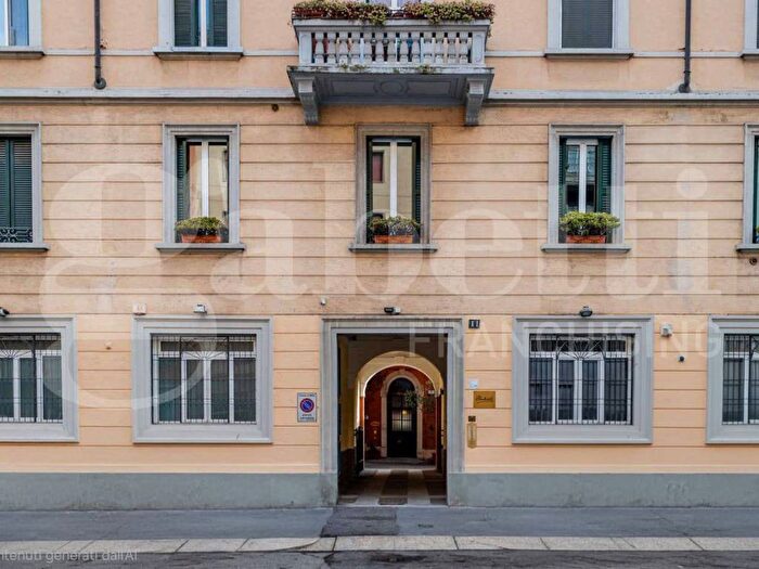 Appartamento trilocale in affitto in Via Valparaiso, Solari, Milano