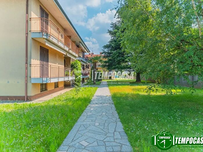 Appartamento trilocale in vendita in Via Carlo Porta, Inveruno