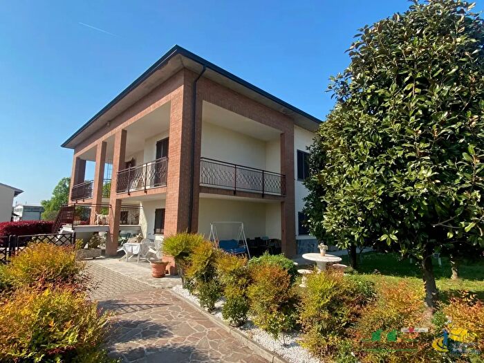 Casa con 9 locali in vendita in Via Ottavio Ricci, Fontanellato