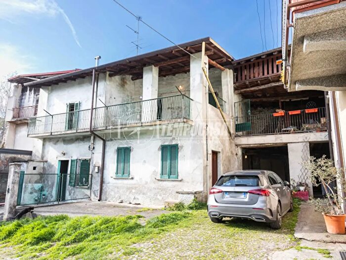 Casa trilocale in vendita in Via San Giuseppe, Bosisio Parini