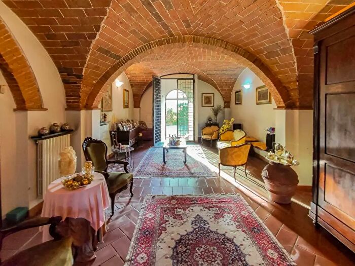 Casa con 12 locali in vendita in Empoli