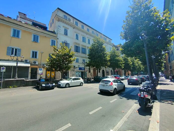 Appartamento con 6 locali in vendita in Corso Giacomo Matteotti, Albano Laziale