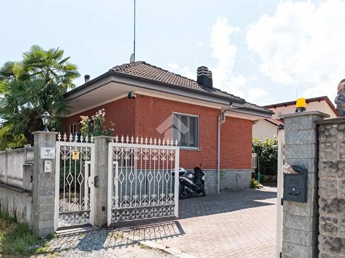 Casa con 10 locali in vendita in Via Lamarmora, Cirie'