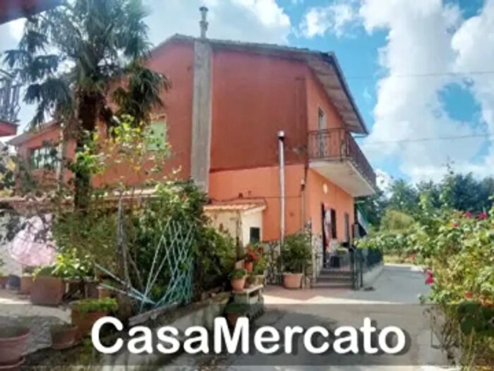 Appartamento quadrilocale in vendita in Via Maggio, Rocca Di Papa