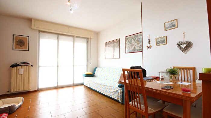 Appartamento trilocale in vendita in Via Quasimodo, Como