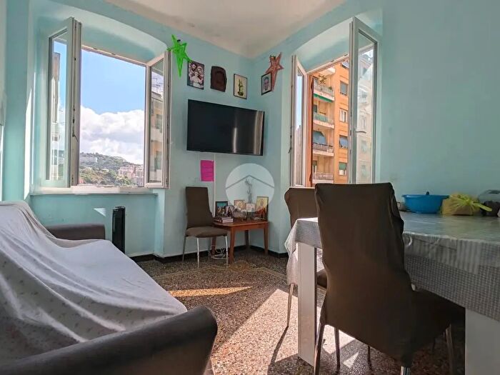 Appartamento con 5 locali in vendita in Via Leonardo Montaldo, Genova