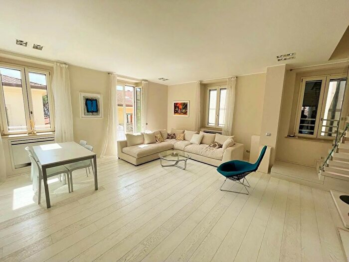 Appartamento con 6 locali in affitto in Forte Dei Marmi