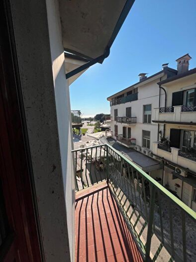 Appartamento con 6 locali in vendita in Pietrasanta