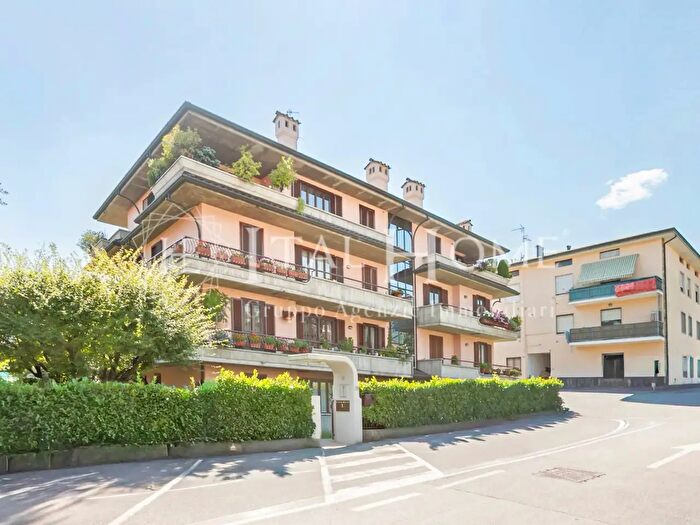 Appartamento trilocale in vendita in Via Mirabella, Torre Boldone