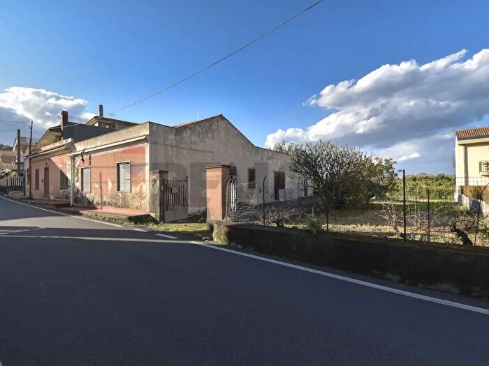 Casa quadrilocale in vendita in Via Guardia Stazzo, Acireale