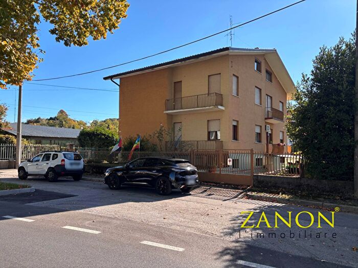 Casa con 14 locali in vendita in Via Blaserna, Gorizia