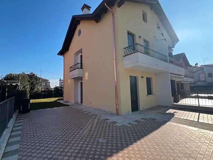 Casa con 7 locali in vendita in Pianiga