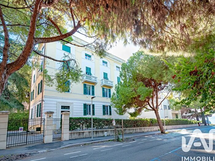 Appartamento con 10 locali in affitto in Via Tommaso Campanella, Genova