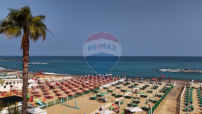 Appartamento trilocale in vendita in Generale Ardoino, Diano Marina