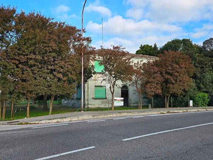 Casa con 5 locali in vendita in Via Fiumazzo, Russi