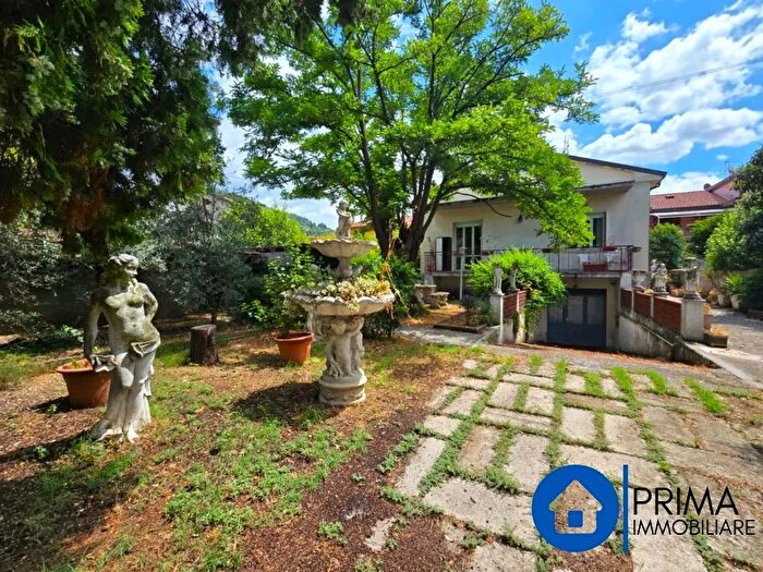 Casa con 5 locali in vendita in Via del Torrente, Terni