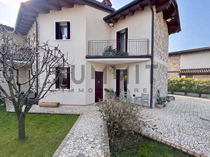 Casa con 6 locali in vendita in Via Grumello, Piovene Rocchette