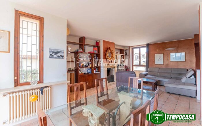 Casa quadrilocale in vendita in Via Aldo Moro Casterno, Robecco Sul Naviglio