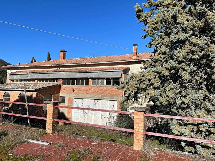 Casa con 16 locali in vendita in Podere Poggio Martini, Trequanda