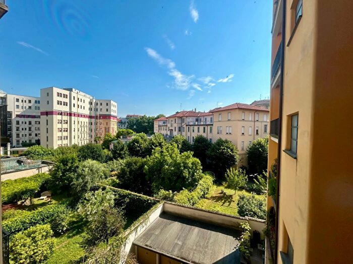 Appartamento trilocale in vendita in Via Foppa, Milano