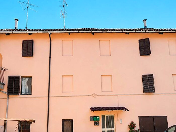 Appartamento trilocale in affitto in Via Alpi, Semicentro, Vercelli
