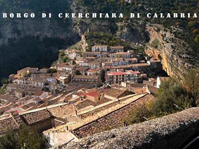 Appartamento quadrilocale in affitto in Via Vittorio Emanuele Iii, Cerchiara di Calabria