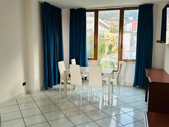 Appartamento con 6 locali in vendita in Via Comunale Cilento, Corbara