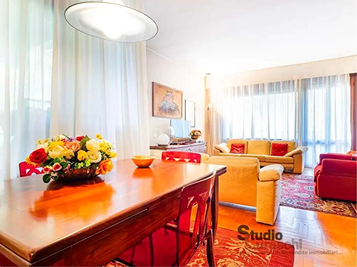 Appartamento quadrilocale in vendita in Via Seminario, Lecco