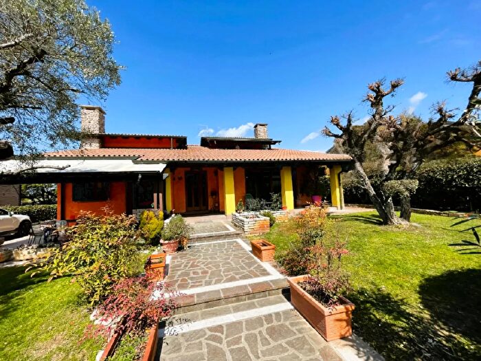 Casa con 7 locali in vendita in Via Monte Cengio, Vigonza