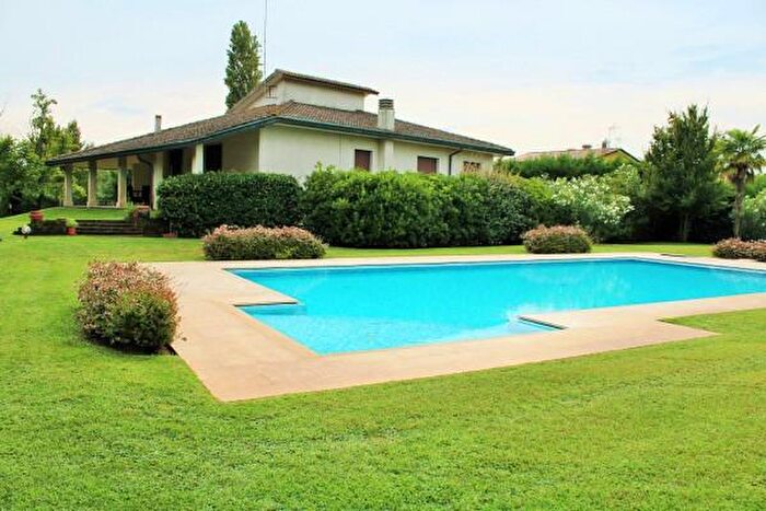 Casa con 5 locali in vendita in Taglio Di Po