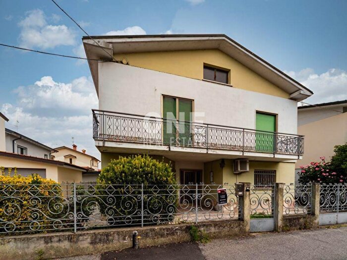 Appartamento con 8 locali in vendita in Via Caffi, Castiglione DAdda